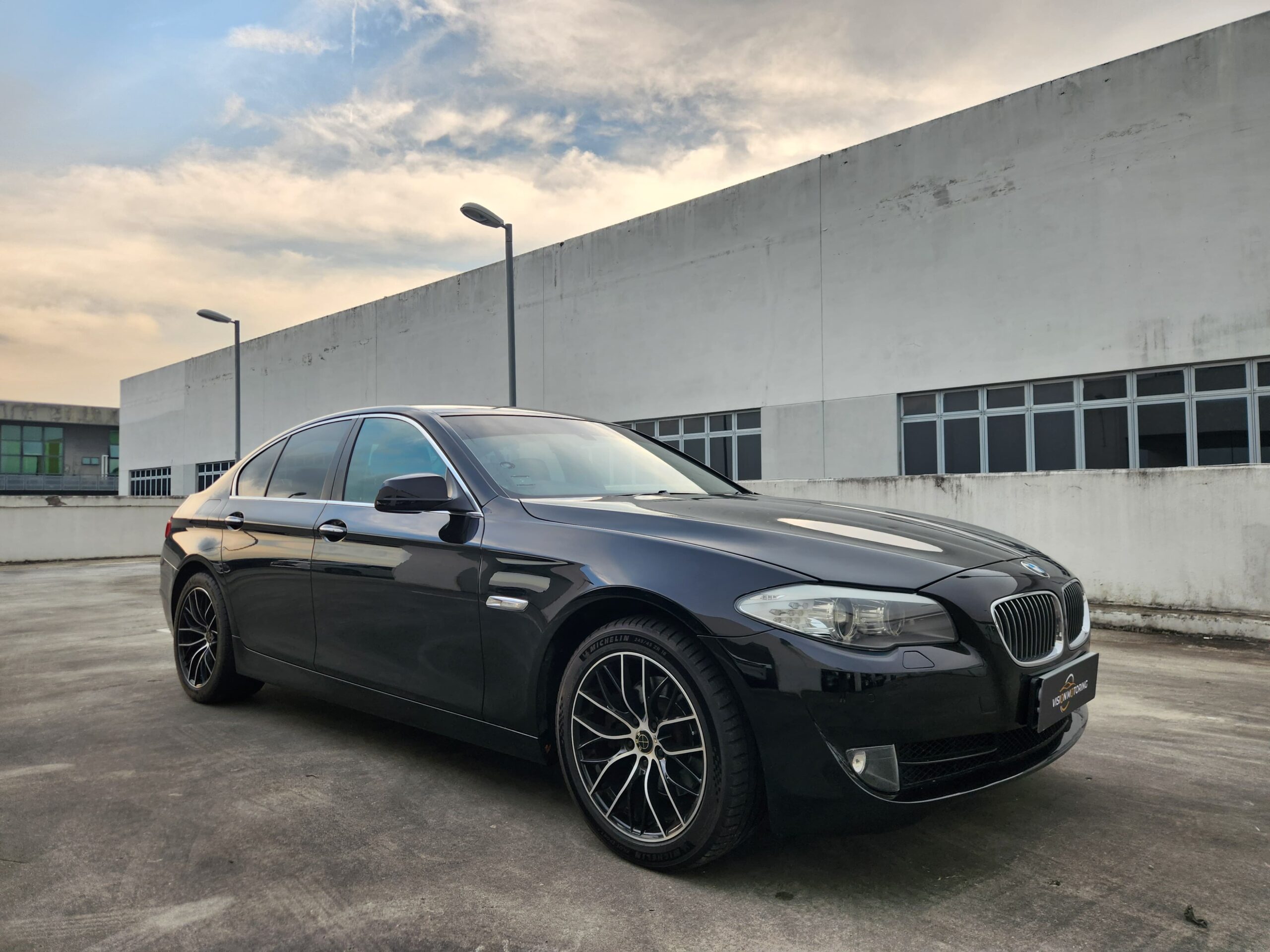BMW 523i