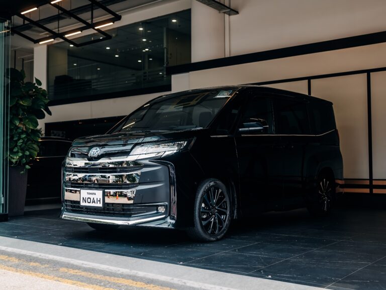 Toyota Noah 1.8SZ Hybrid