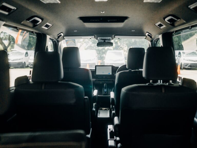 Toyota Noah 1.8SZ Hybrid
