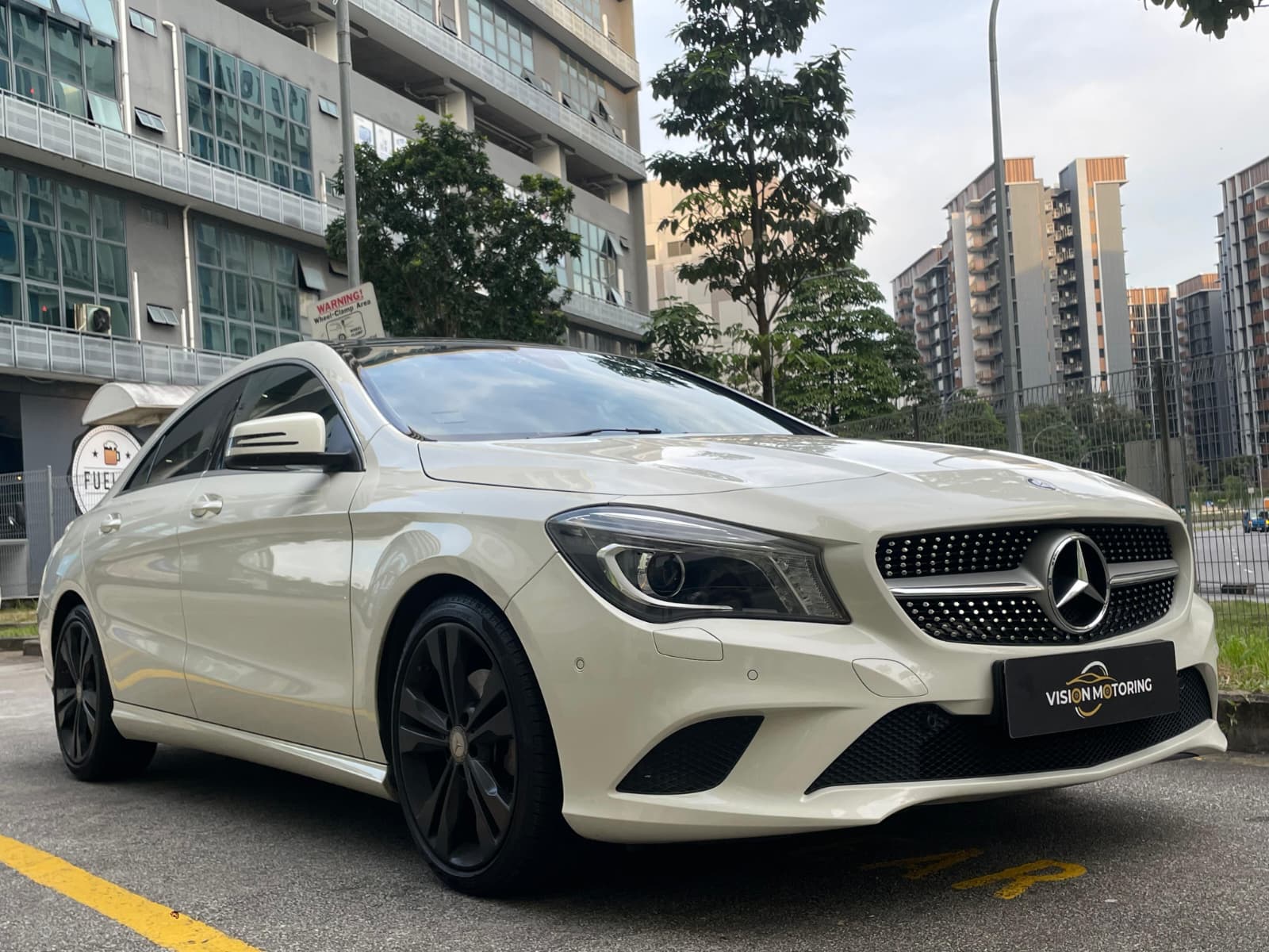 Mercedes-Benz CLA-Class CLA180 Sunroof