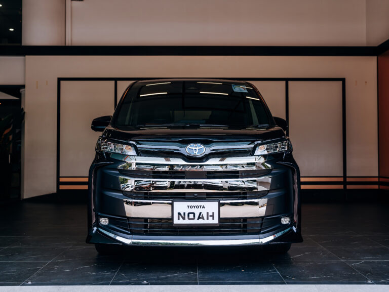 Toyota Noah 1.8SZ Hybrid