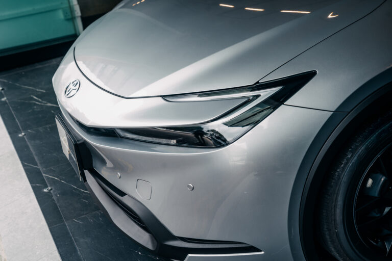 Toyota Prius 1.8X Hybrid 