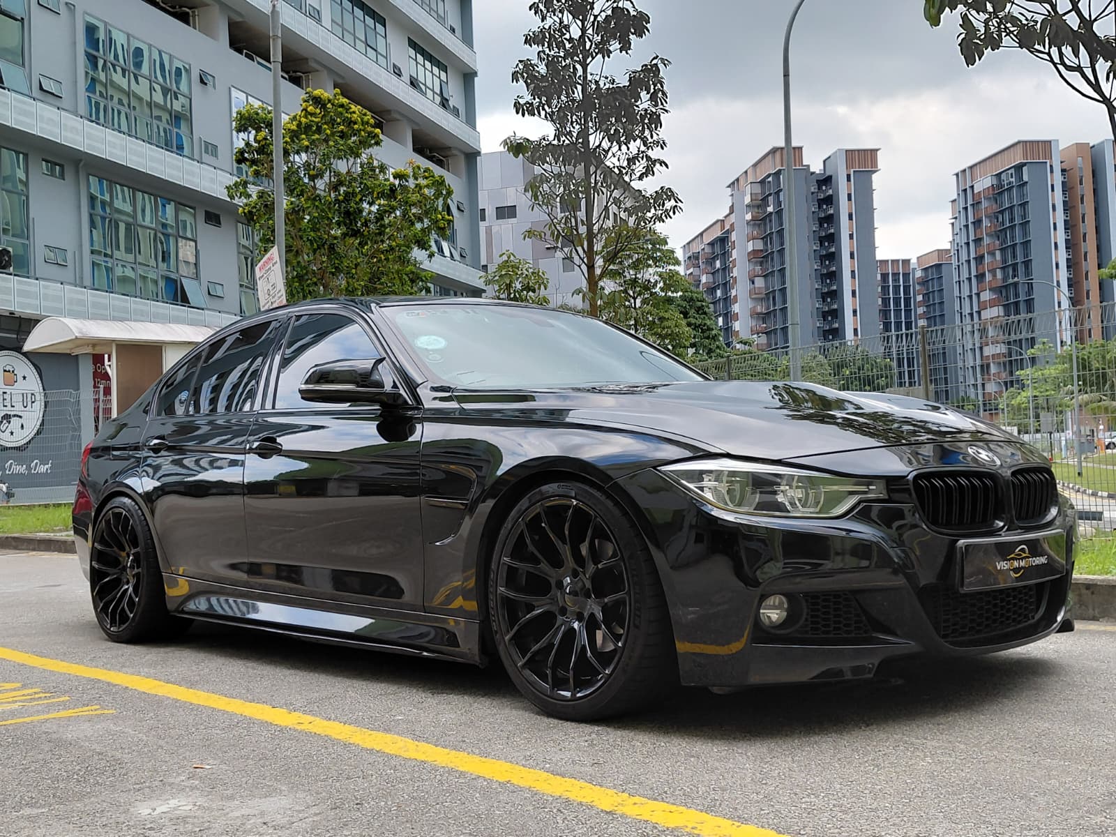 BMW 3 Series 318i (New 5-yr COE)