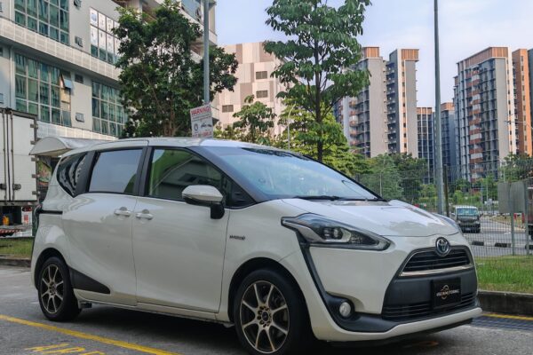 Toyota Sienta Hybrid 1.5A G